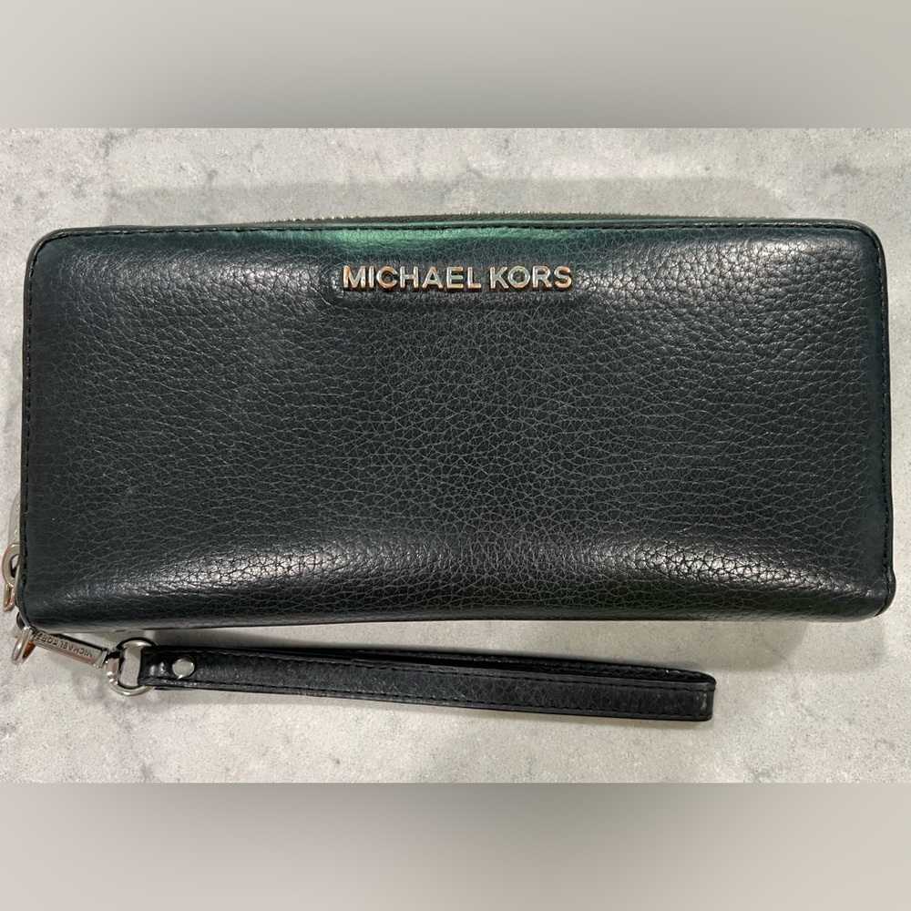 🖤Michael Kors Leather Wristlet🖤